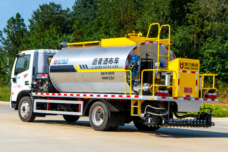 东风大多利卡沥青洒布车（7方）