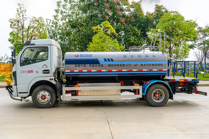 东风多利卡新能源洒水车