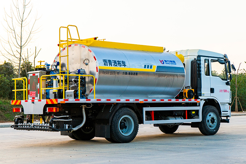 陕汽L3000沥青洒布车（10方）