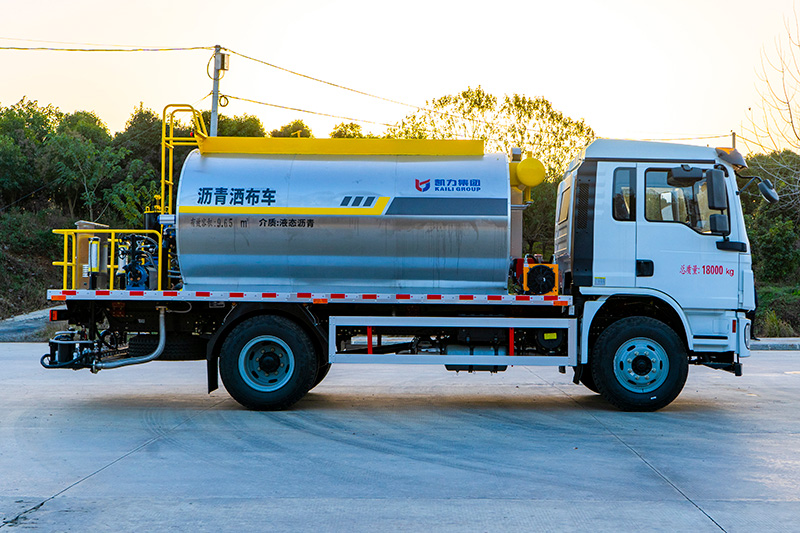 陕汽L3000沥青洒布车（10方）