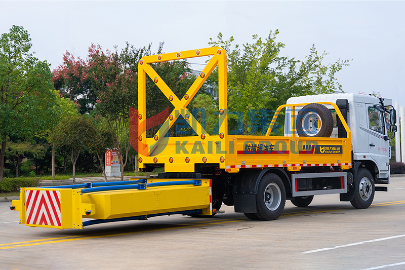 东风华神防撞车