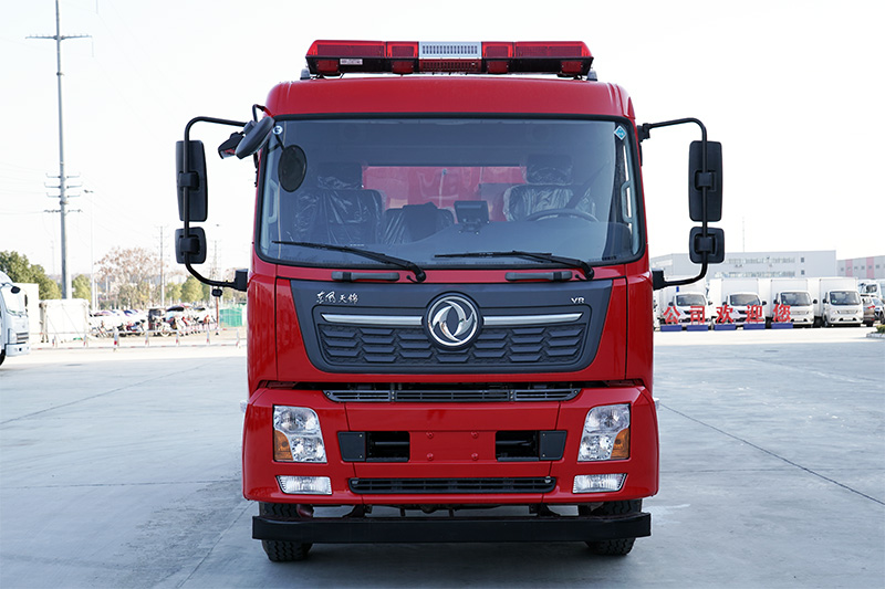 东风天锦消防洒水车13方