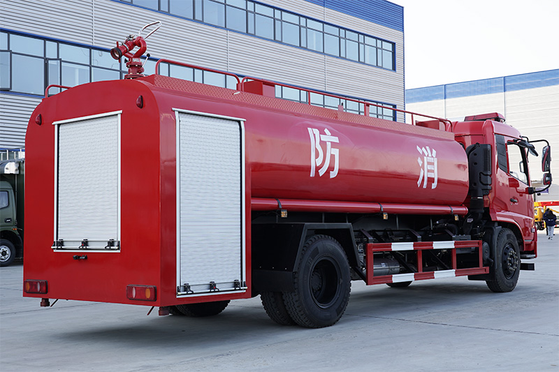 东风天锦消防洒水车13方