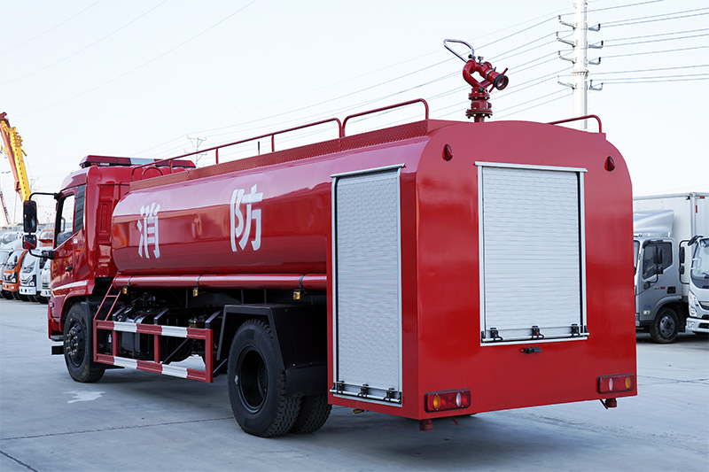 东风天锦消防洒水车13方