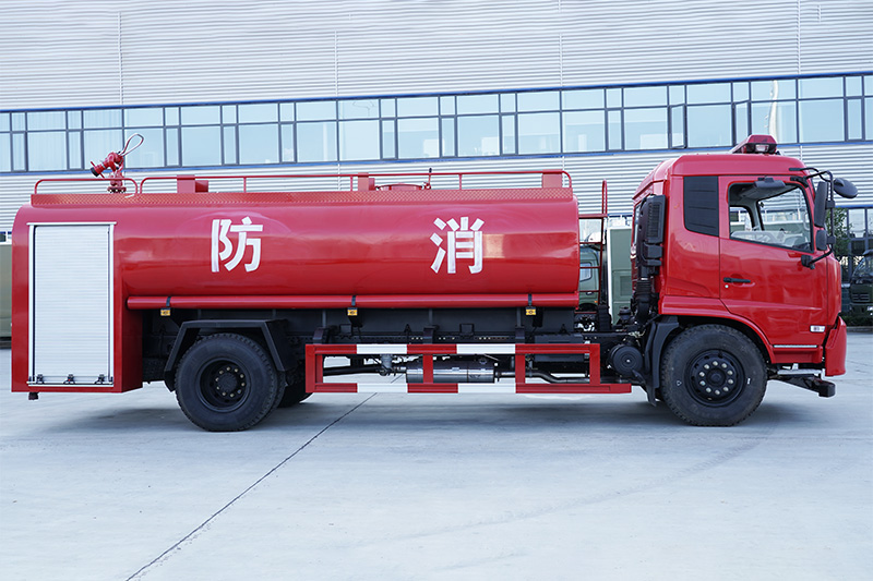 东风天锦消防洒水车13方