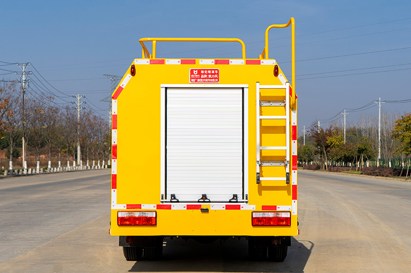 东风小多利卡双排消防洒水车4.2方