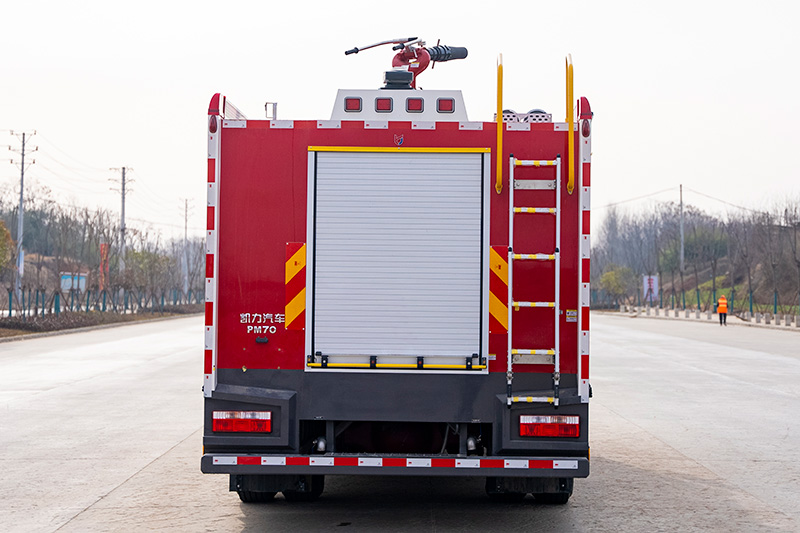 东风D9双排泡沫消防车7方（内藏）