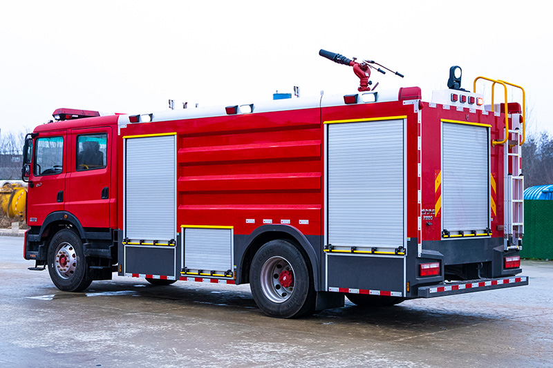 东风D9双排泡沫消防车8方（外露）