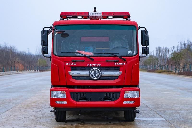 东风D9双排泡沫消防车8方（外露）