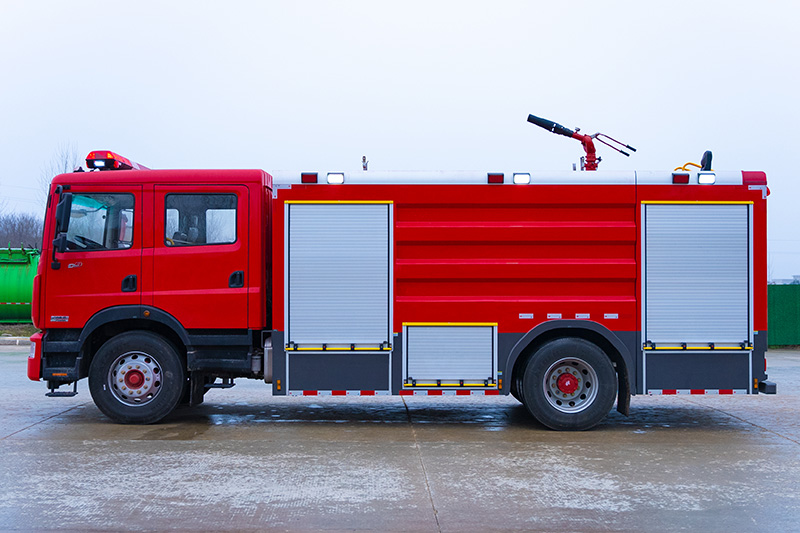 东风D9双排泡沫消防车8方（外露）