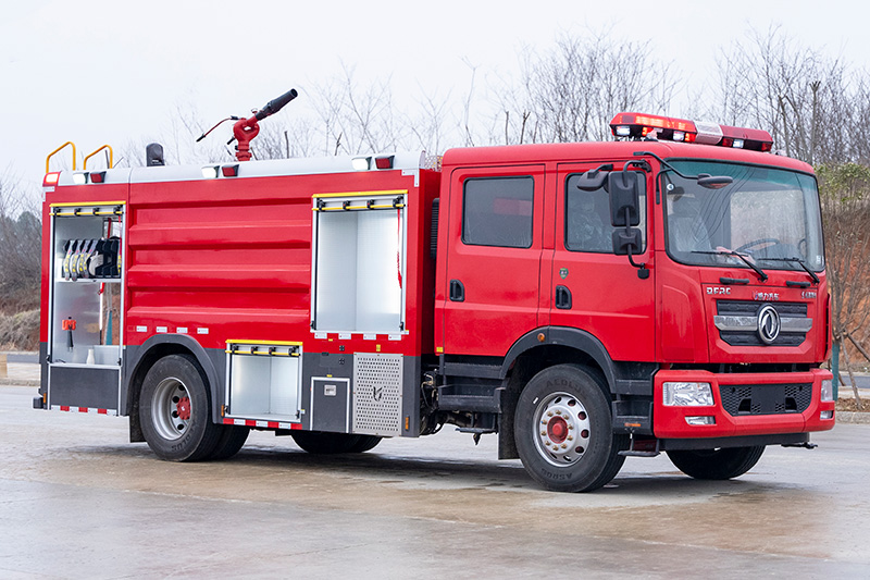 东风D9双排泡沫消防车8方（外露）