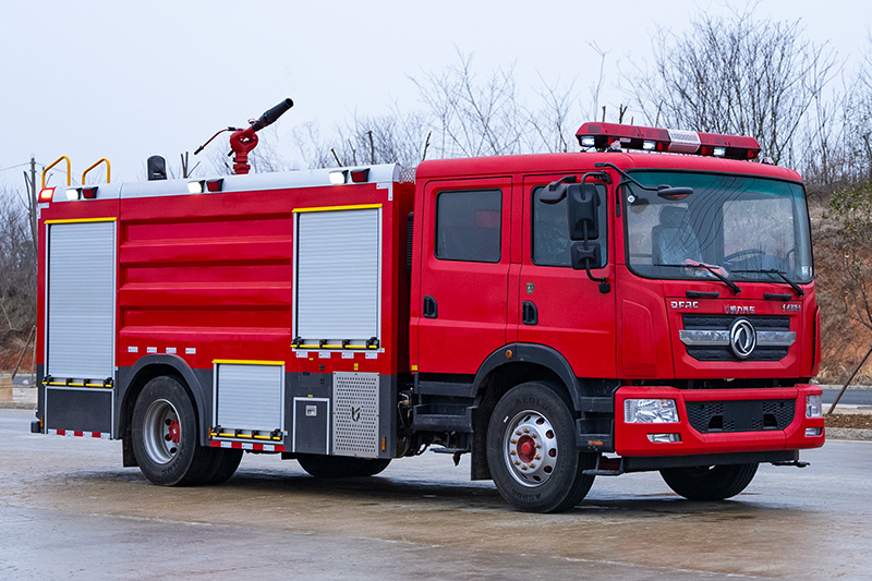 东风D9双排泡沫消防车8方（外露）