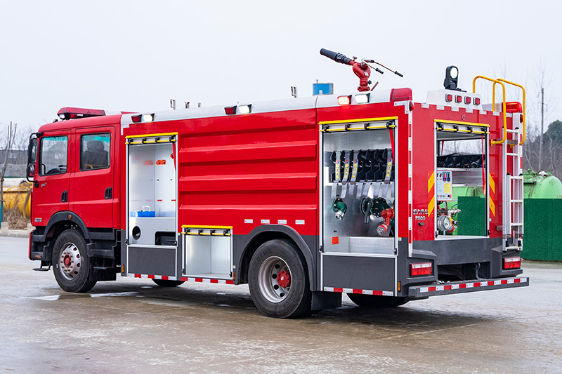 东风D9双排泡沫消防车8方（外露）