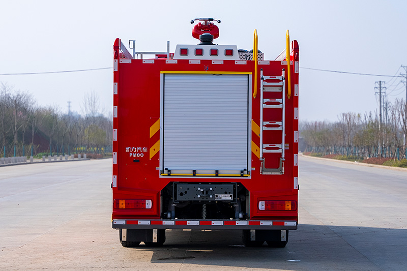 重汽豪沃泡沫消防车（外露）8方