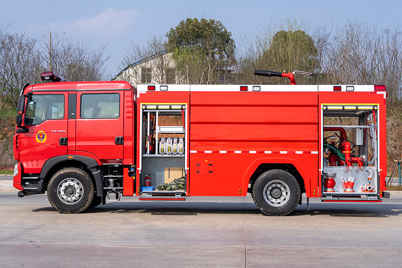 重汽豪沃泡沫消防车（外露）8方