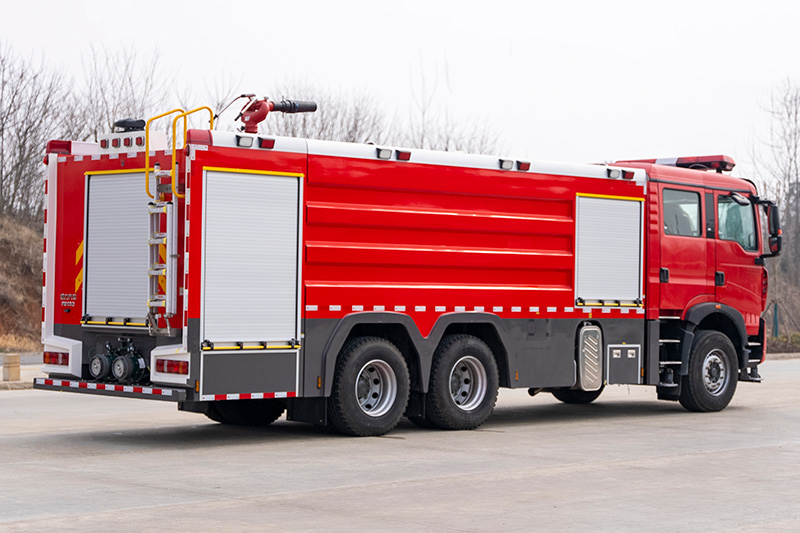 重汽豪沃后双桥泡沫消防车18方（外露）