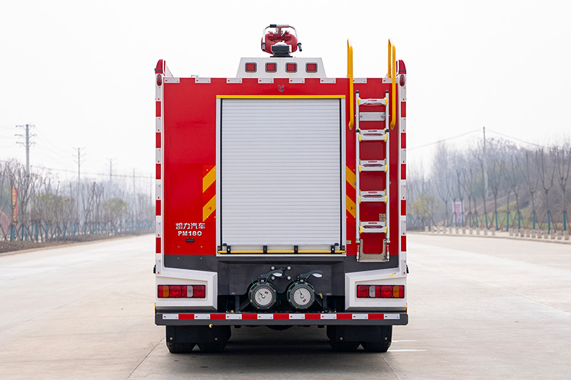 重汽豪沃后双桥泡沫消防车18方（外露）