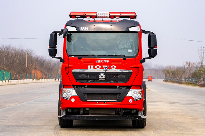 重汽豪沃后双桥泡沫消防车18方（外露）