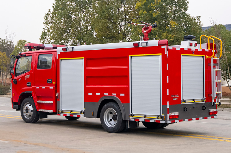 大多利卡双排水罐消防车5方（外露）