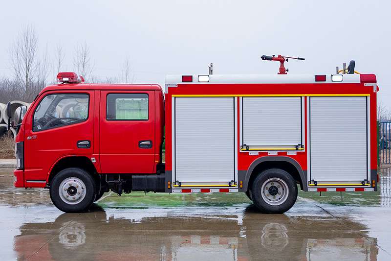 小多利卡双排水罐消防车2.5方（内藏）