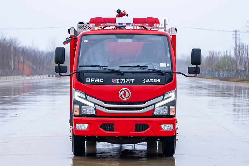 小多利卡双排水罐消防车2.5方（内藏）