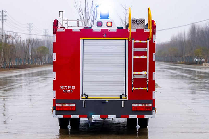 小多利卡双排水罐消防车2.5方（内藏）