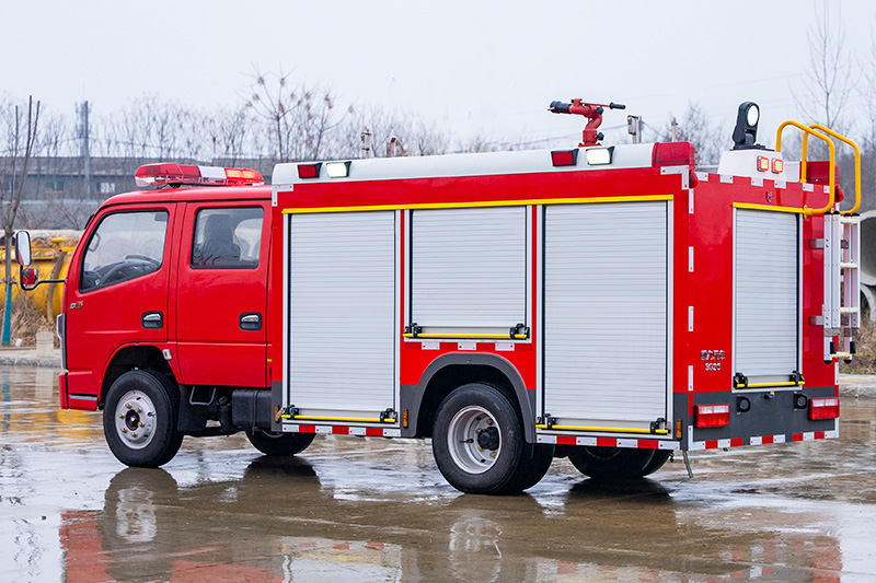 小多利卡双排水罐消防车2.5方（内藏）